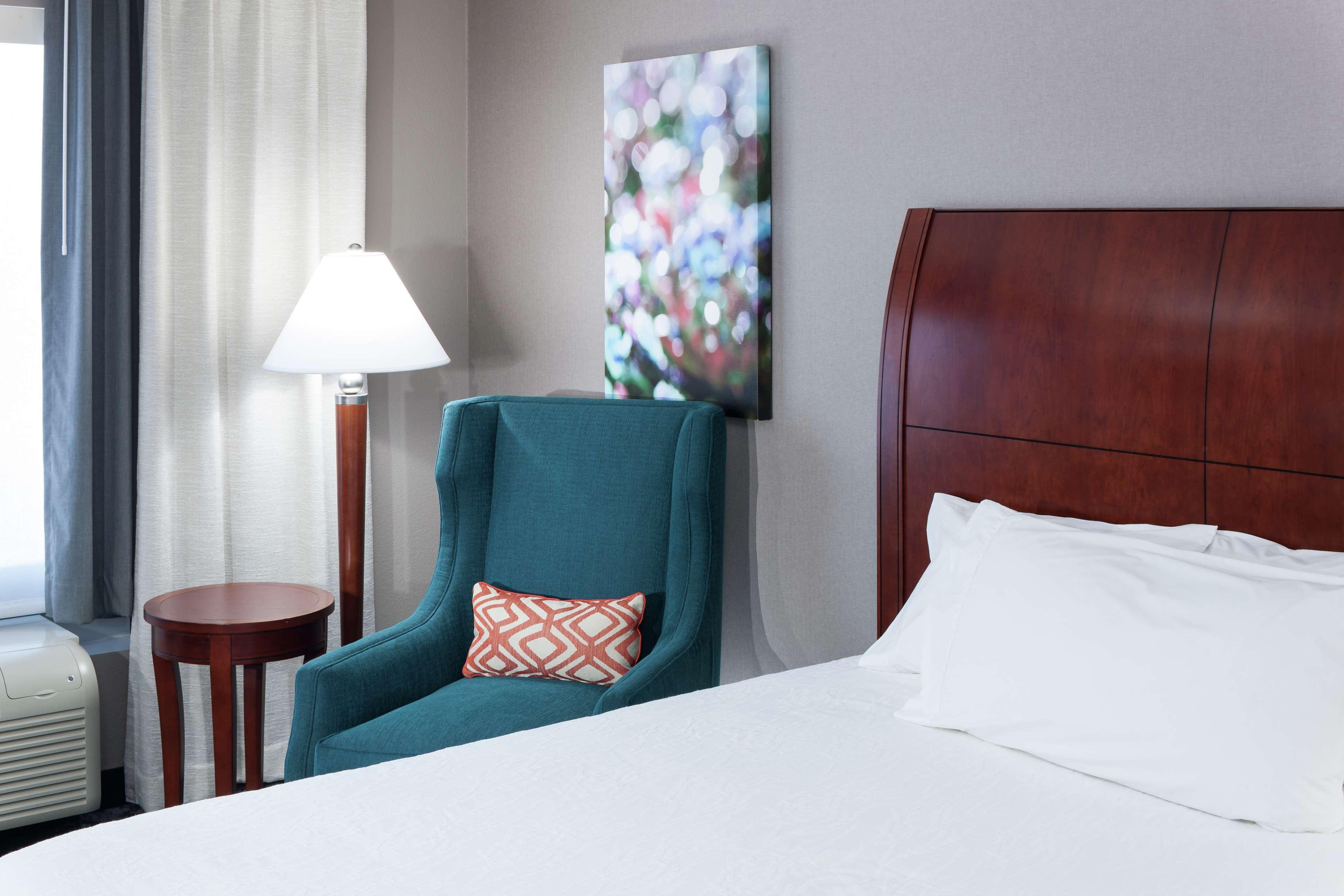 Hilton Garden Inn Naperville/Warrenville Exterior photo