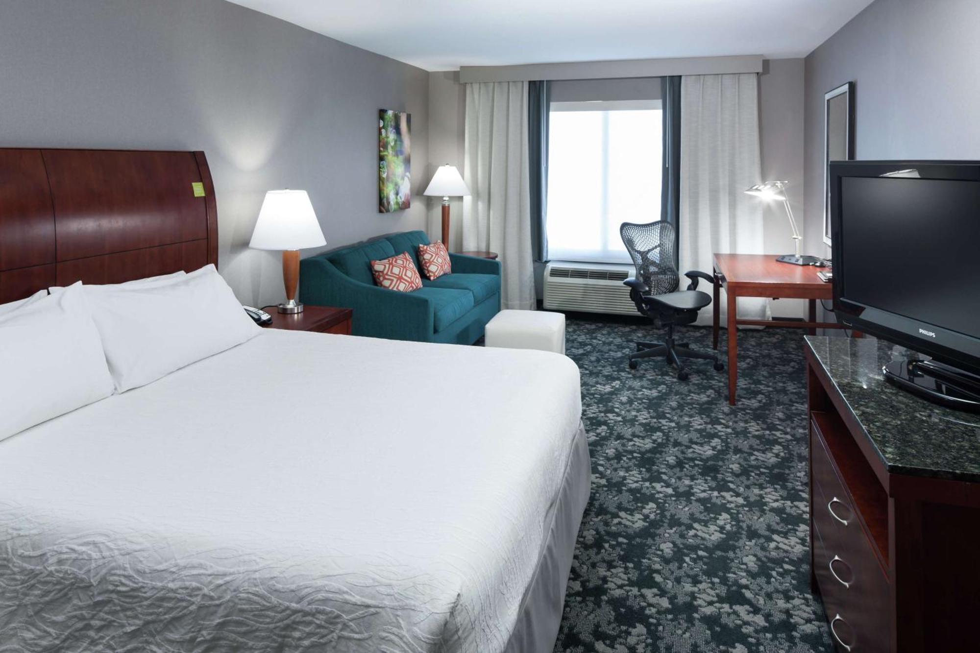 Hilton Garden Inn Naperville/Warrenville Exterior photo