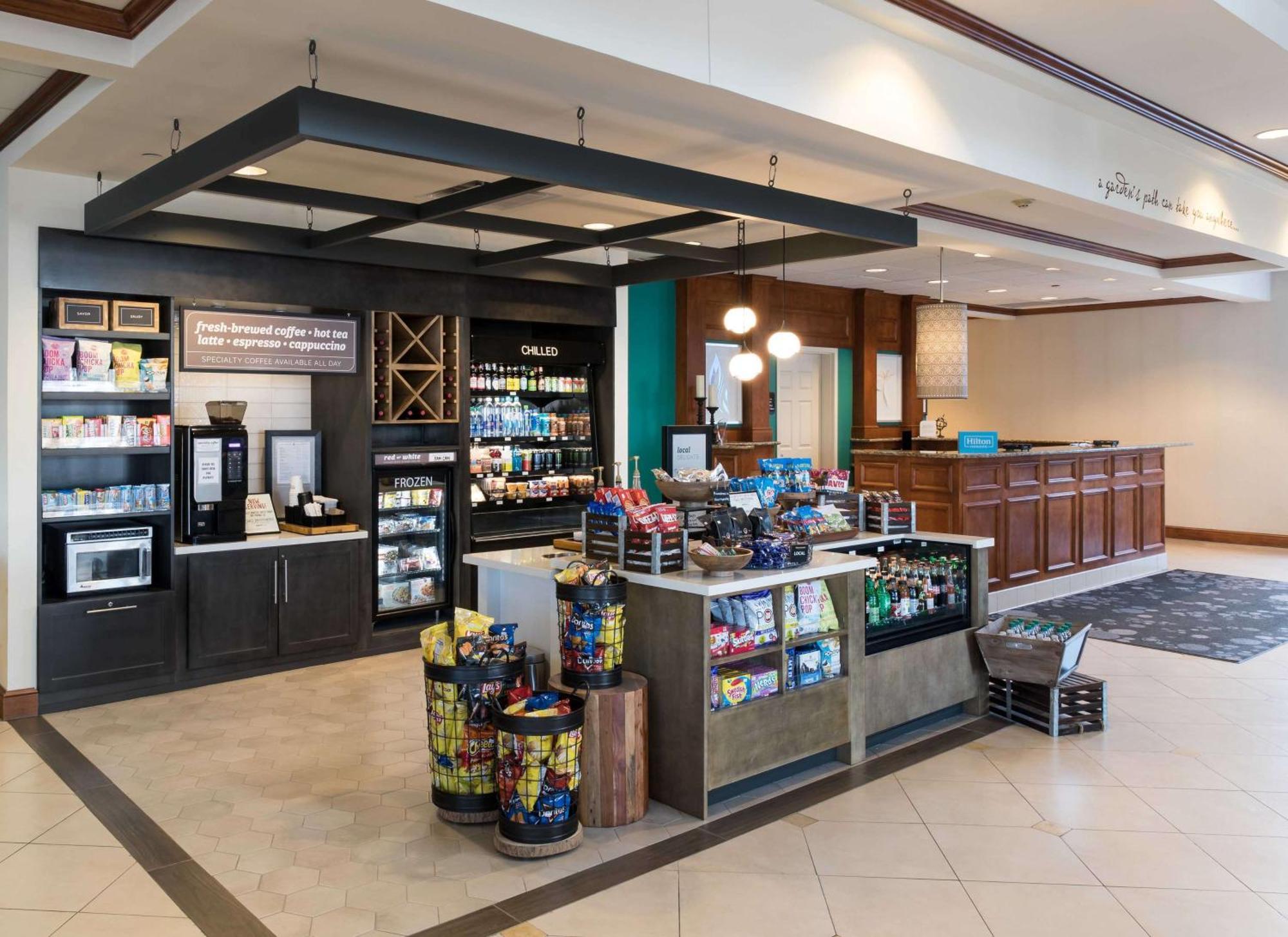 Hilton Garden Inn Naperville/Warrenville Exterior photo