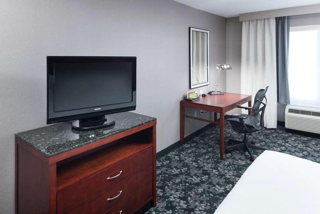 Hilton Garden Inn Naperville/Warrenville Room photo